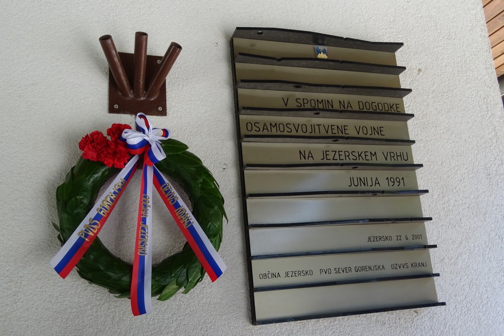 SPOMINSKA SLOVESNOST NA NEKDANJEM MEJNEM PREHODU JEZERSKO OB 35. OBLETNICI VOJNE ZA SLOVENIJO IN NAPADU NA MEJNI PREHOD JEZERSKO TER 35. OBLETNICI SAMOSTOJNOSTI REPUBLIKE SLOVENIJE