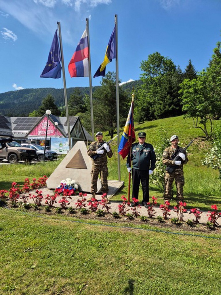 SPOMINSKI SLOVESNOSTI V POČASTITEV DNEVA DRŽAVNOSTI IN V SPOMIN NA DOGODKE OB 35. OBLETNICI OSAMOSVOJITVENI VOJNE NA OBMOČJU OBČINE KRANJSKA GORA