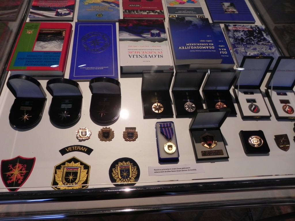 OTVORITEV IN POTEK TEMATSKE RAZSTAVE »VOJNA ZA SAMOSTOJNO SLOVENIJO 1991« V PROSTORIH GORENJSKEGA MUZEJA V KRANJSKI MESTNI HIŠI