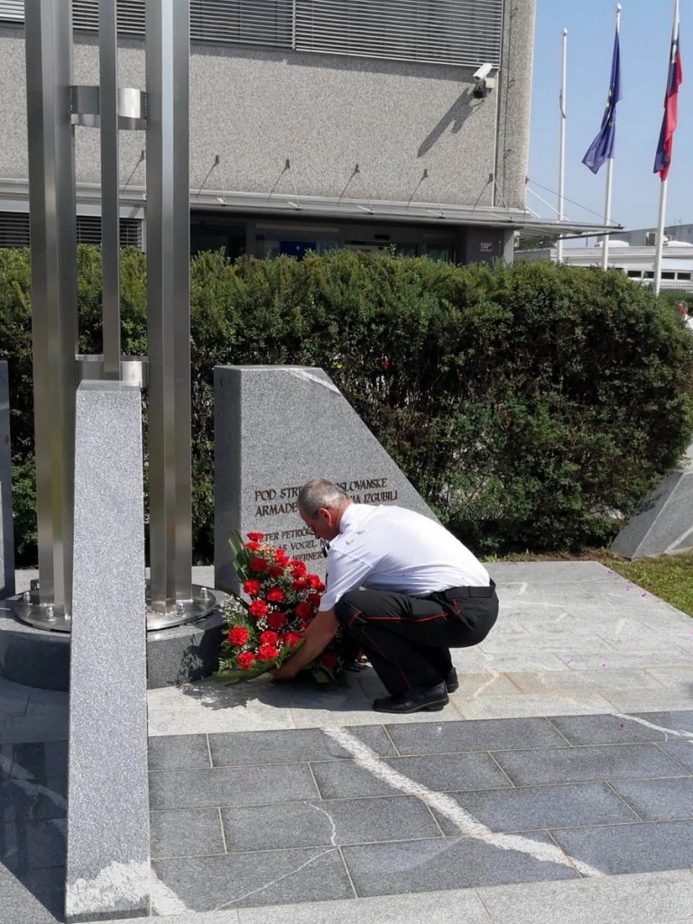 SPOMINSKA SLOVESNOST NA LETALIŠČU JOŽETA PUČNIKA – LJUBLJANA OB 35. OBLETNICI SAMOSTOJNOSTI R. SLOVENIJE IN 35. OBLETNICI OSAMOSVOJITVENE VOJNE TER V SPOMIN NA DOGODKE OB NAPADU JLA NA LETALIŠČE BRNIK